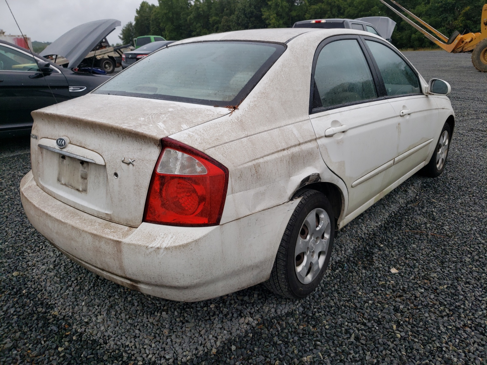 Photo 4 from auction – 2004 KIA SPECTRA LX with VIN KNAFE121245011868