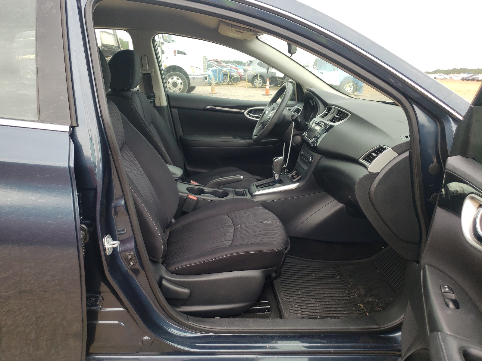 Photo 5 from auction – 2017 NISSAN SENTRA S with VIN 3N1AB7AP9HL650384