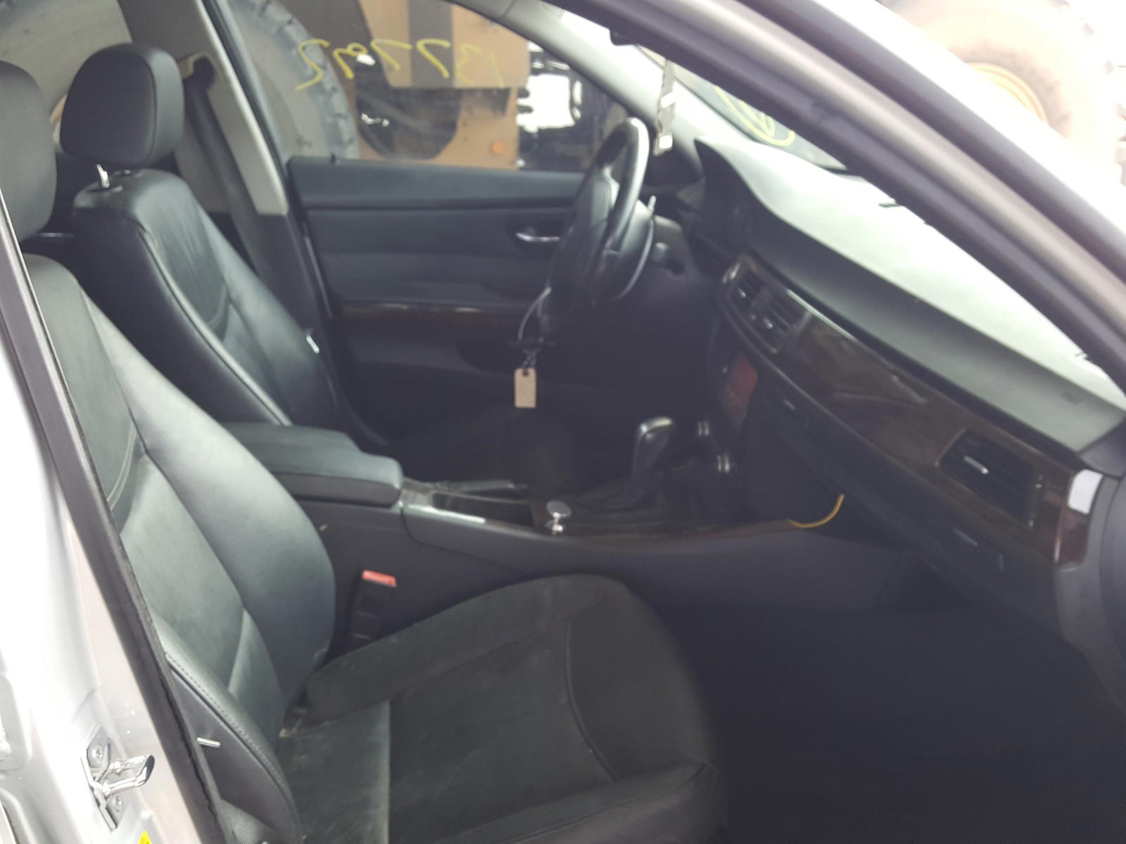Photo 5 from auction – 2009 BMW 328 I with VIN WBAPH77599NL84729