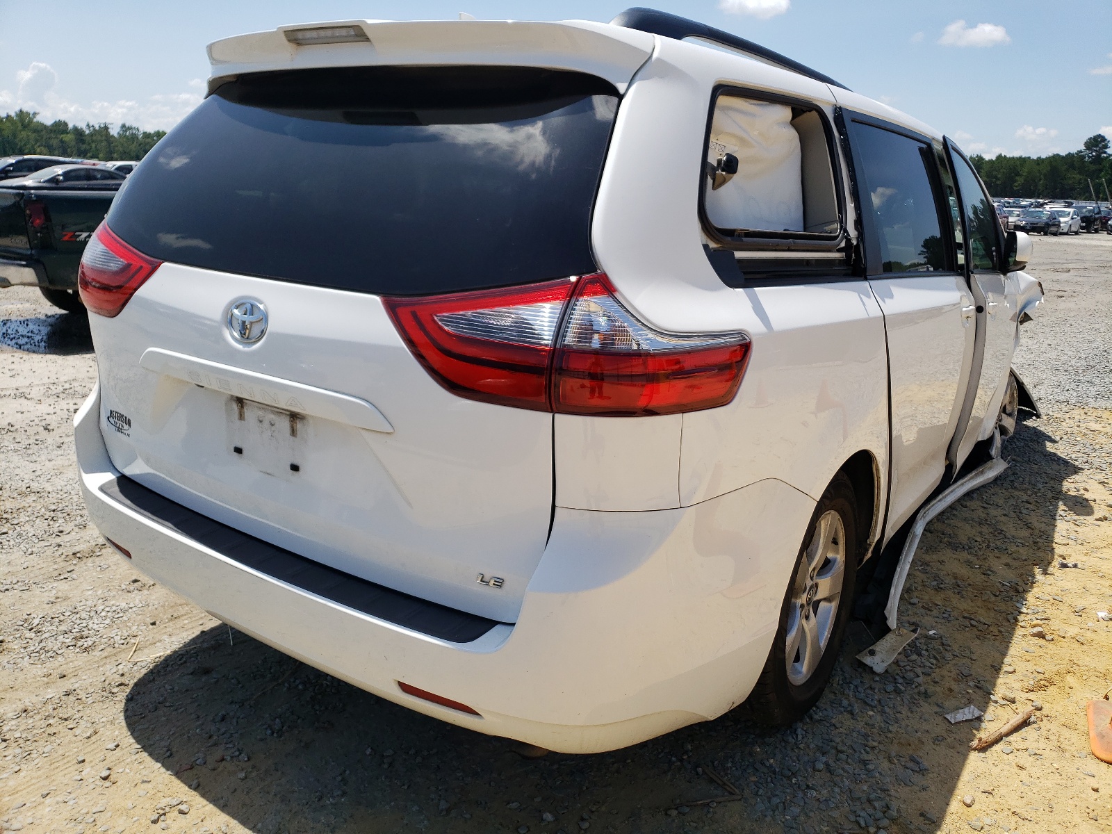 Photo 4 from auction – 2020 TOYOTA SIENNA LE with VIN 5TDKZ3DC4LS044749