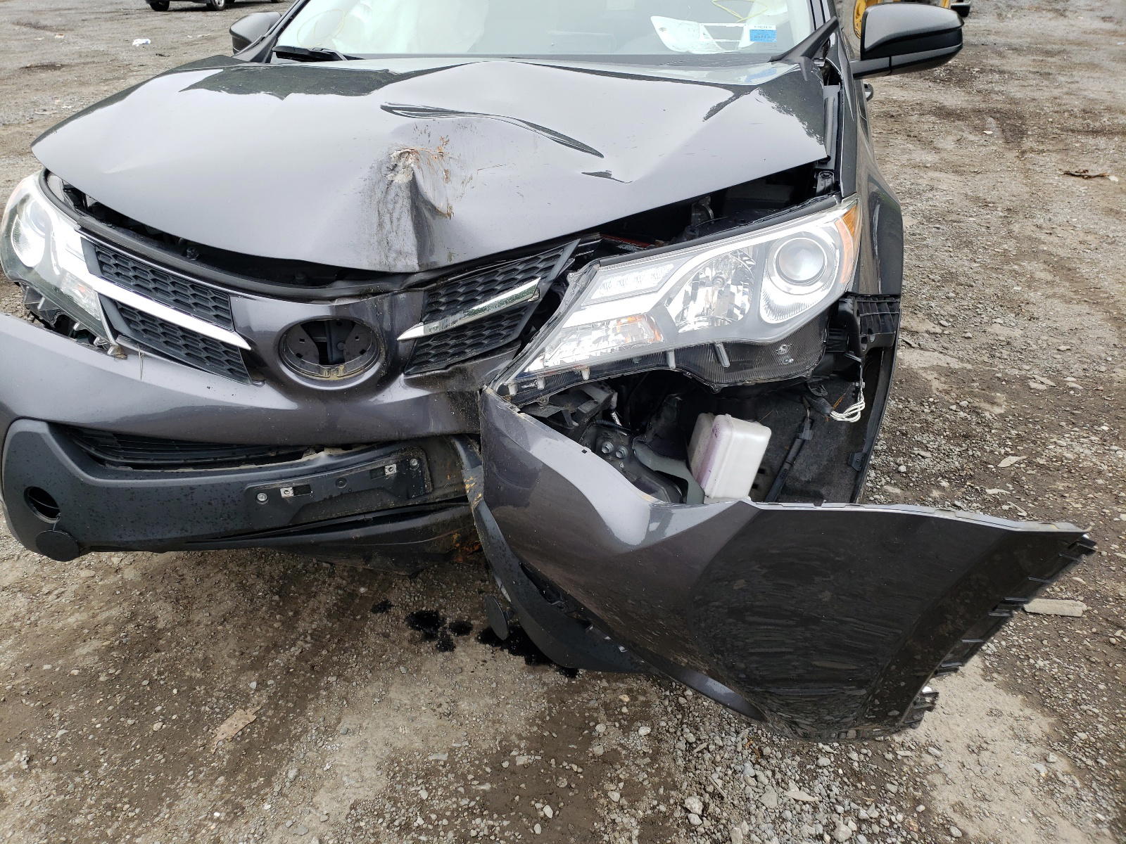 Photo 9 from auction – 2015 TOYOTA RAV4 LE with VIN JTMBFREV8FJ047795