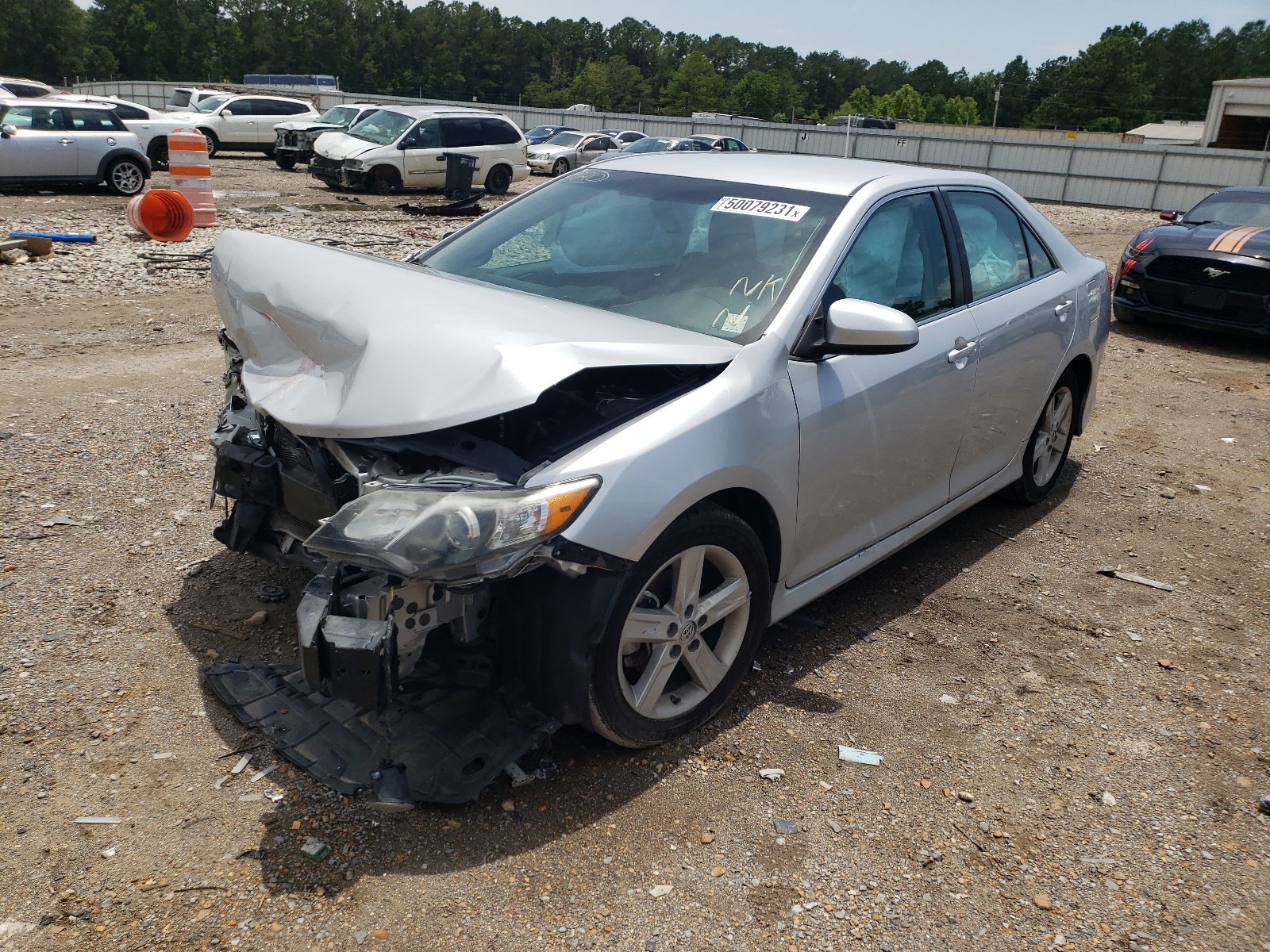 Photo 2 from auction – 2014 TOYOTA CAMRY L with VIN 4T1BF1FK1EU452699