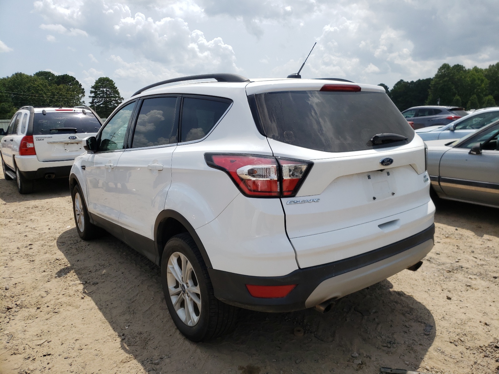 Photo 3 from auction – 2018 FORD ESCAPE SE with VIN 1FMCU9GD8JUD56636
