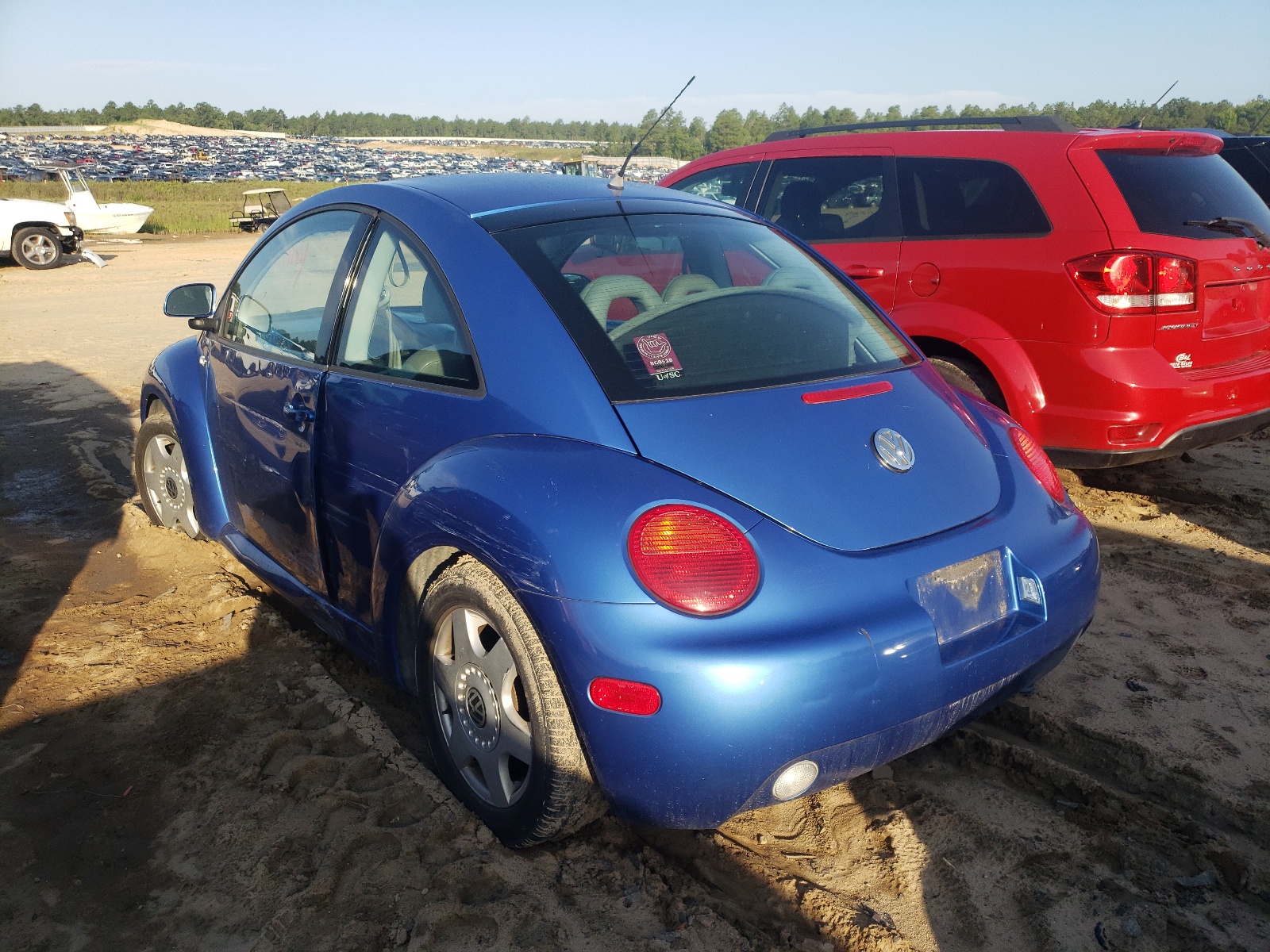 Photo 3 from auction – 2000 VOLKSWAGEN NEW BEETLE with VIN 3VWDD21C0YM437979