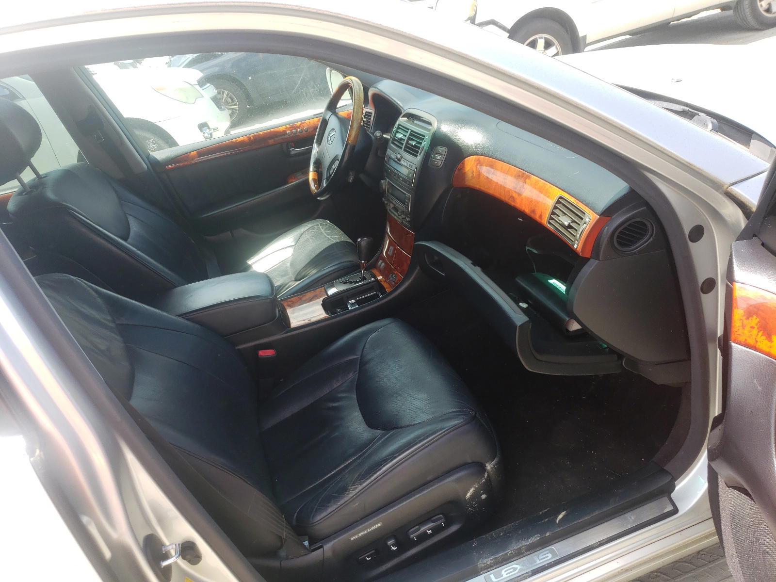 Photo 5 from auction – 2005 LEXUS LS 430 with VIN JTHBN36F855003163