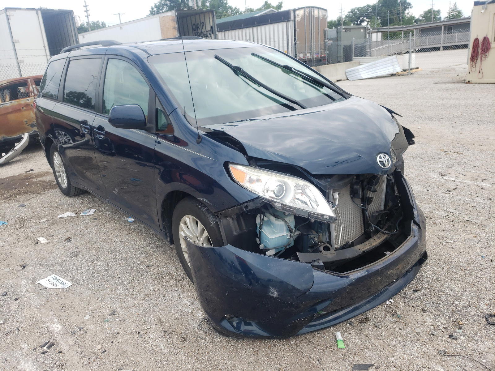 TOYOTA SIENNA XLE 2012 with VIN 5TDYK3DC0CS264341 - Photo from auction