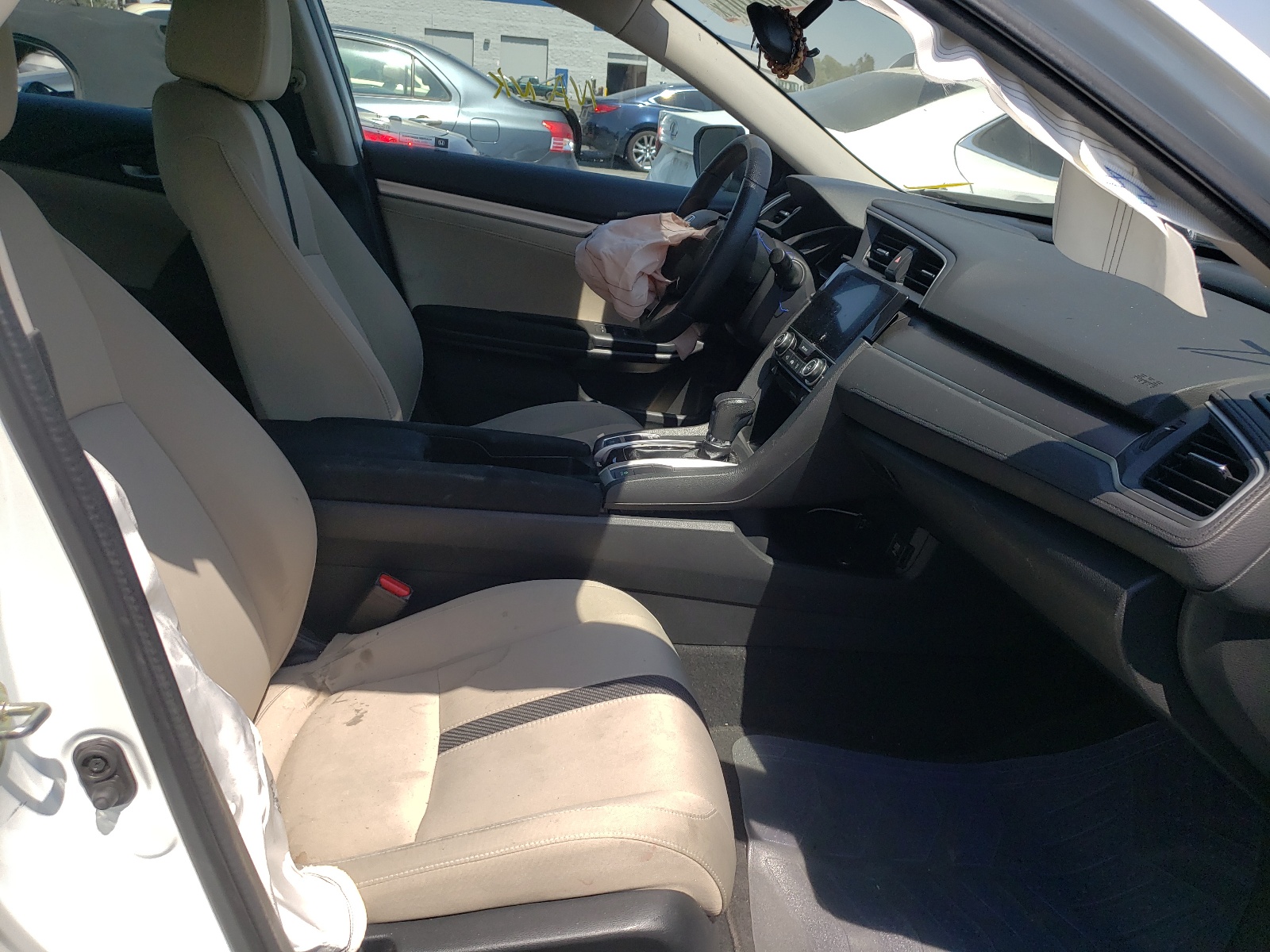 Photo 5 from auction – 2017 HONDA CIVIC EX with VIN 2HGFC1F46HH636142
