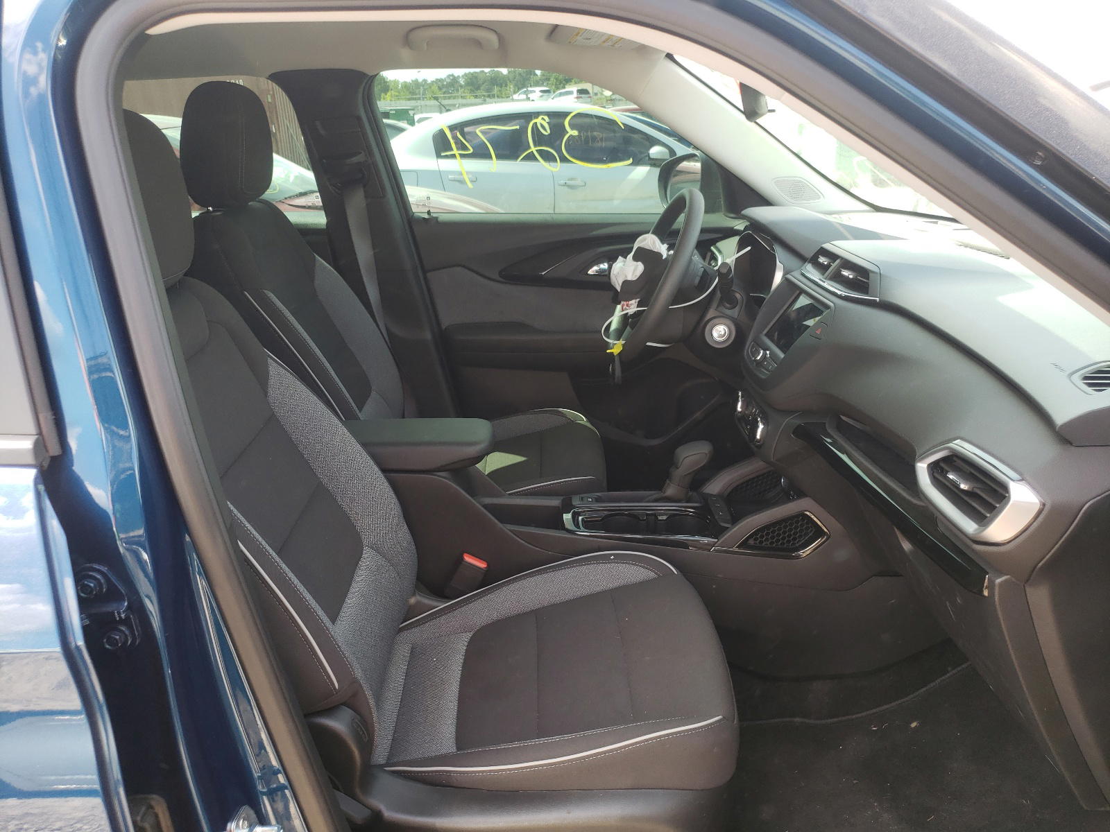 Photo 5 from auction – 2021 CHEVROLET TRAILBLAZE with VIN KL79MMS28MB137048