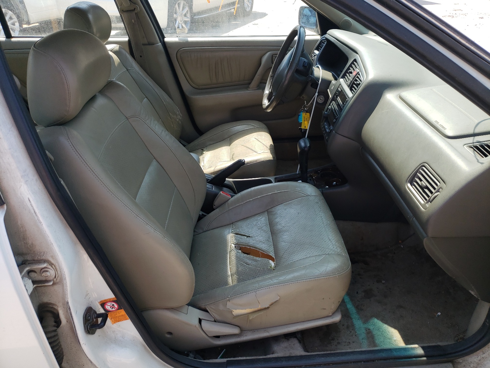 Photo 5 from auction – 2002 INFINITI G20 with VIN JNKCP11A42T504623
