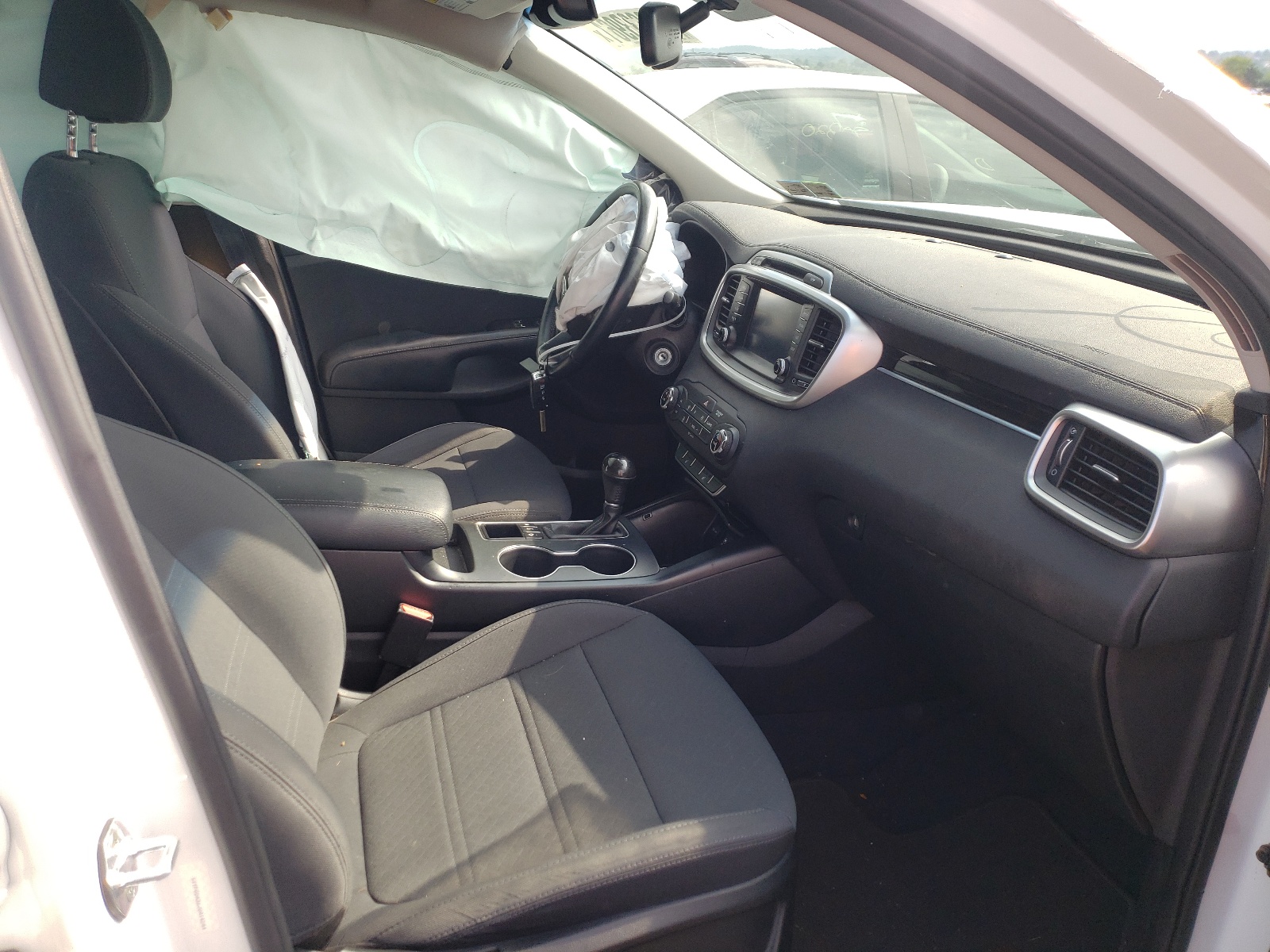 Photo 5 from auction – 2018 KIA SORENTO LX with VIN 5XYPGDA36JG414244