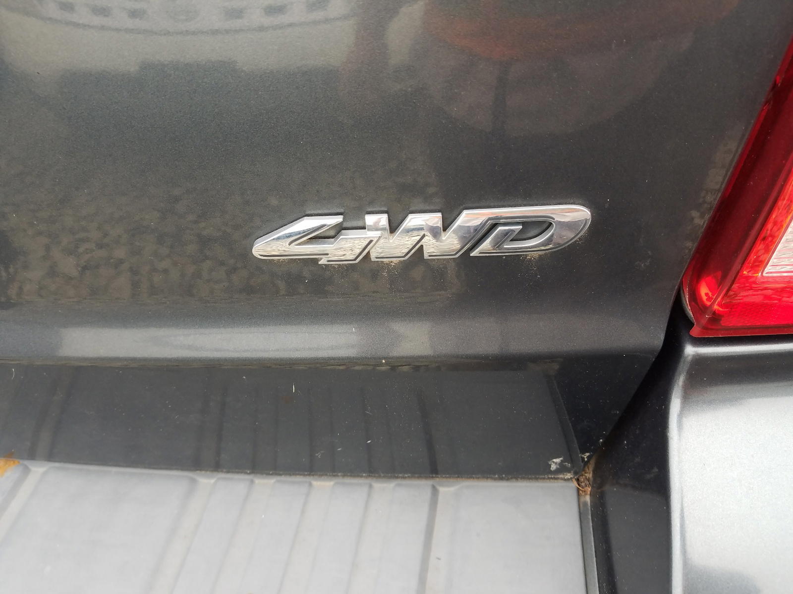 Photo 9 from auction – 2008 FORD ESCAPE LIM with VIN 1FMCU94128KE51323