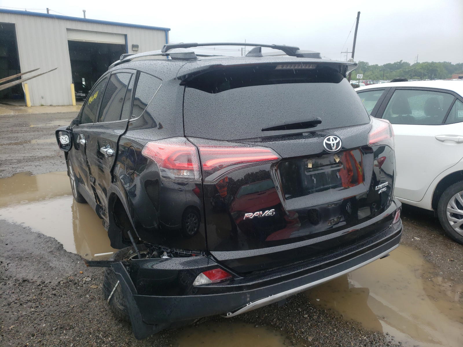 Photo 3 from auction – 2018 TOYOTA RAV4 LIMIT with VIN 2T3DFREV8JW795336
