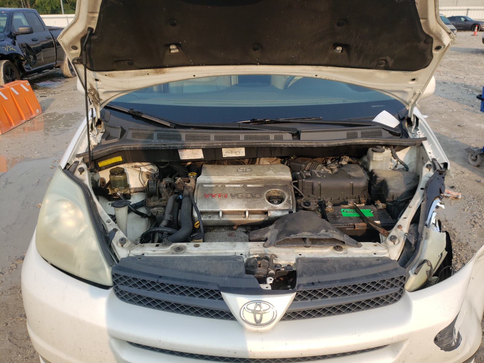 Photo 7 from auction – 2004 TOYOTA SIENNA XLE with VIN 5TDZA22C54S193904