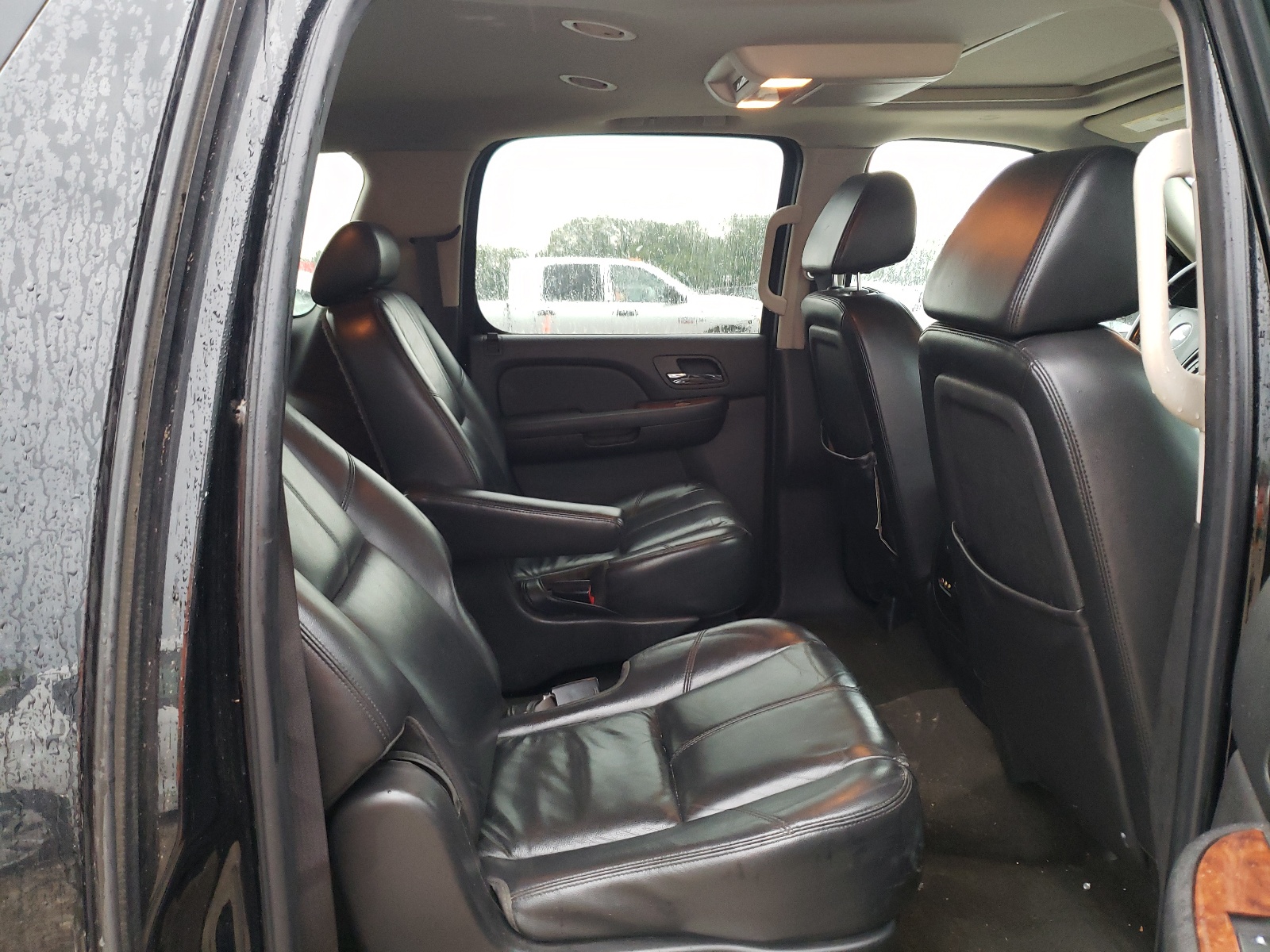 Photo 6 from auction – 2008 CHEVROLET SUBURBAN K with VIN 3GNFK16308G178968