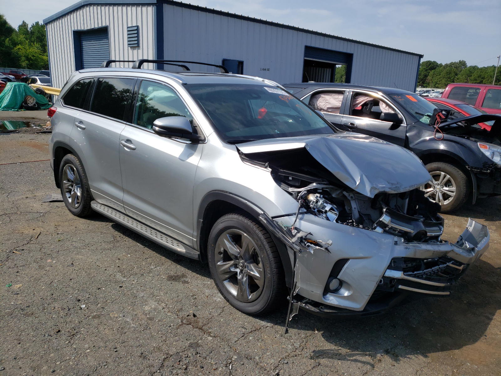 TOYOTA HIGHLANDER 2018 with VIN 5TDDZRFH0JS875229 - Photo from auction