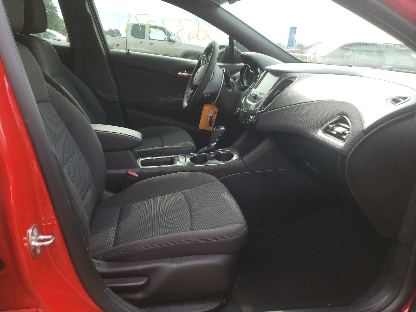 Photo 5 from auction – 2018 CHEVROLET CRUZE LT with VIN 3G1BE6SM4JS524073