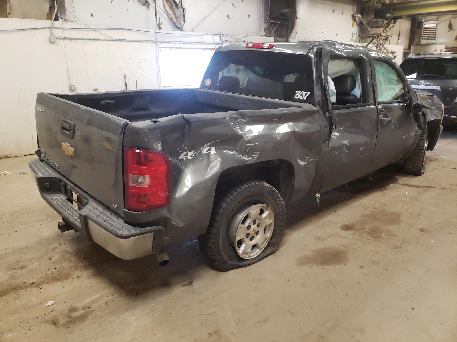 Photo 4 from auction – 2011 CHEVROLET SILVERADO with VIN 3GCPKSE33BG335145