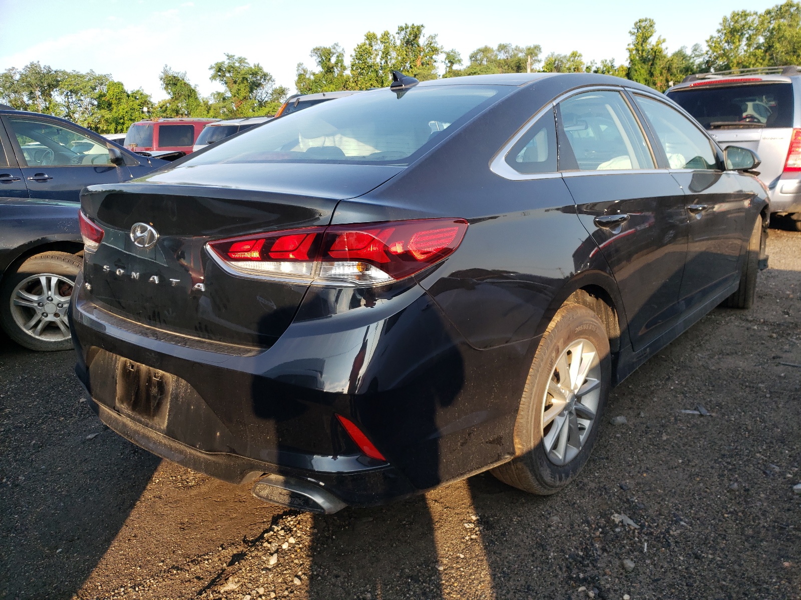 Photo 4 from auction – 2019 HYUNDAI SONATA SE with VIN 5NPE24AFXKH773591