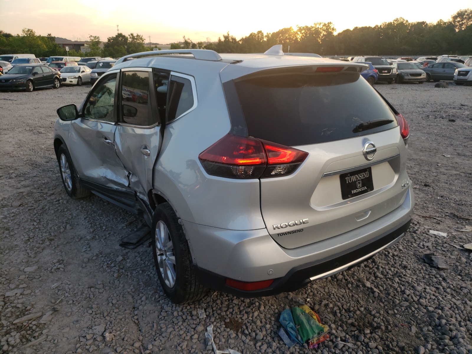 Photo 3 from auction – 2019 NISSAN ROGUE S with VIN 5N1AT2MVXKC704622