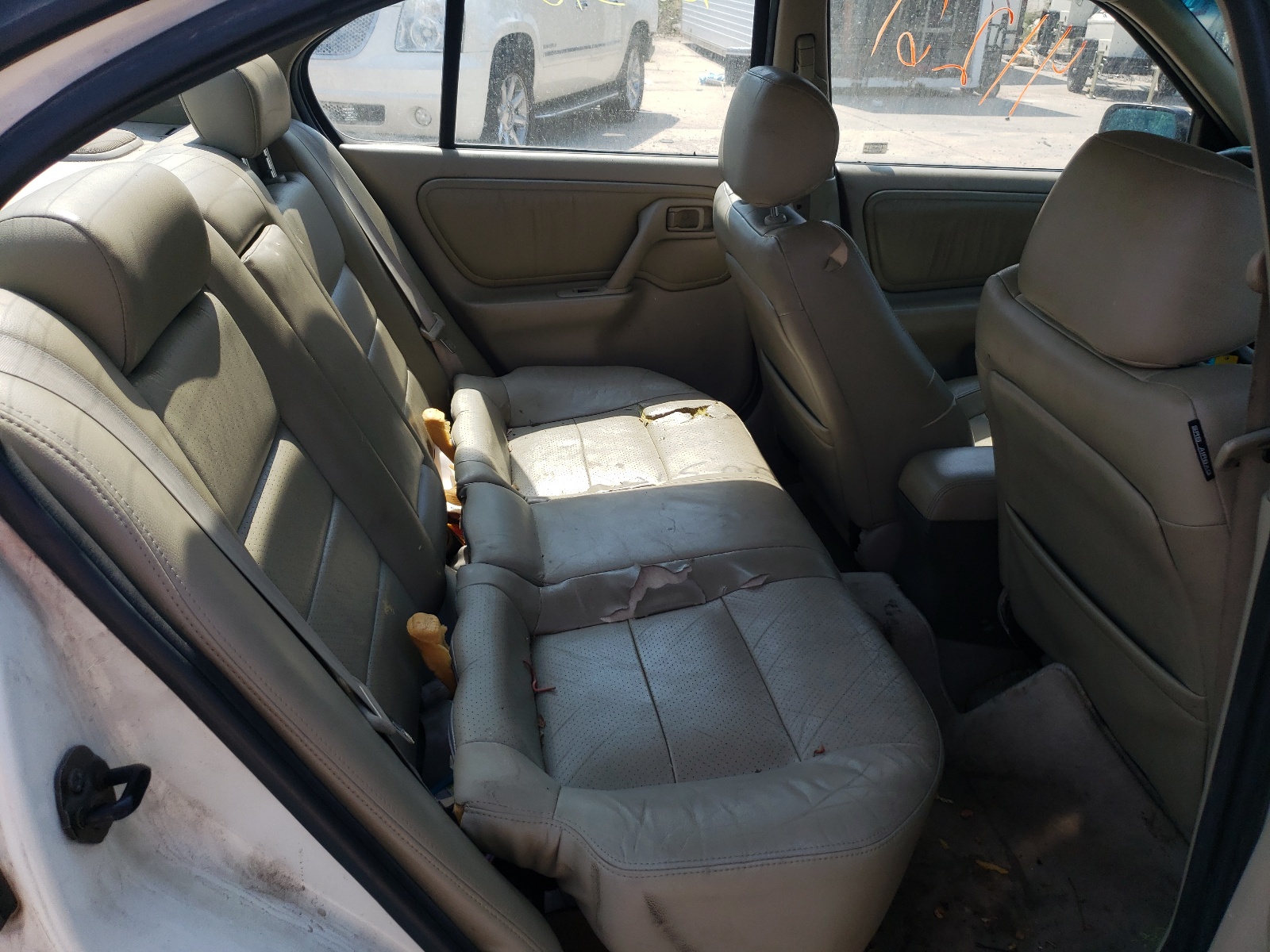 Photo 6 from auction – 2002 INFINITI G20 with VIN JNKCP11A42T504623