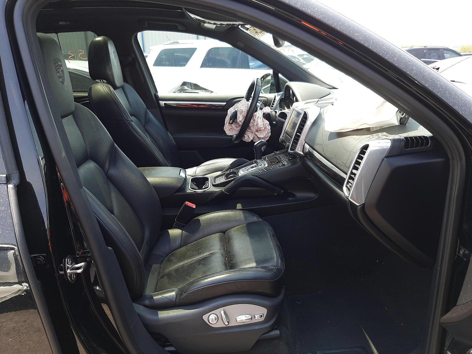 Photo 5 from auction – 2017 PORSCHE CAYENNE with VIN WP1AA2A23HKA87100