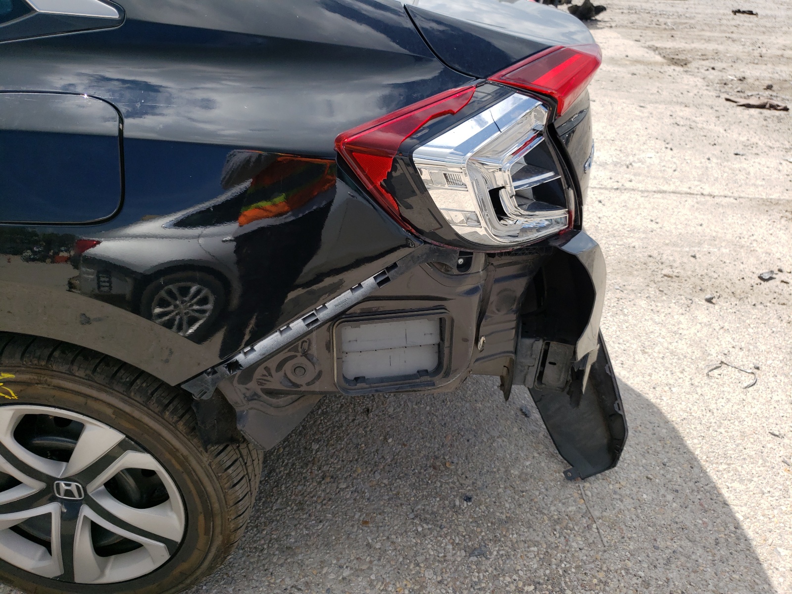 Photo 9 from auction – 2016 HONDA CIVIC LX with VIN 19XFC2F53GE082341