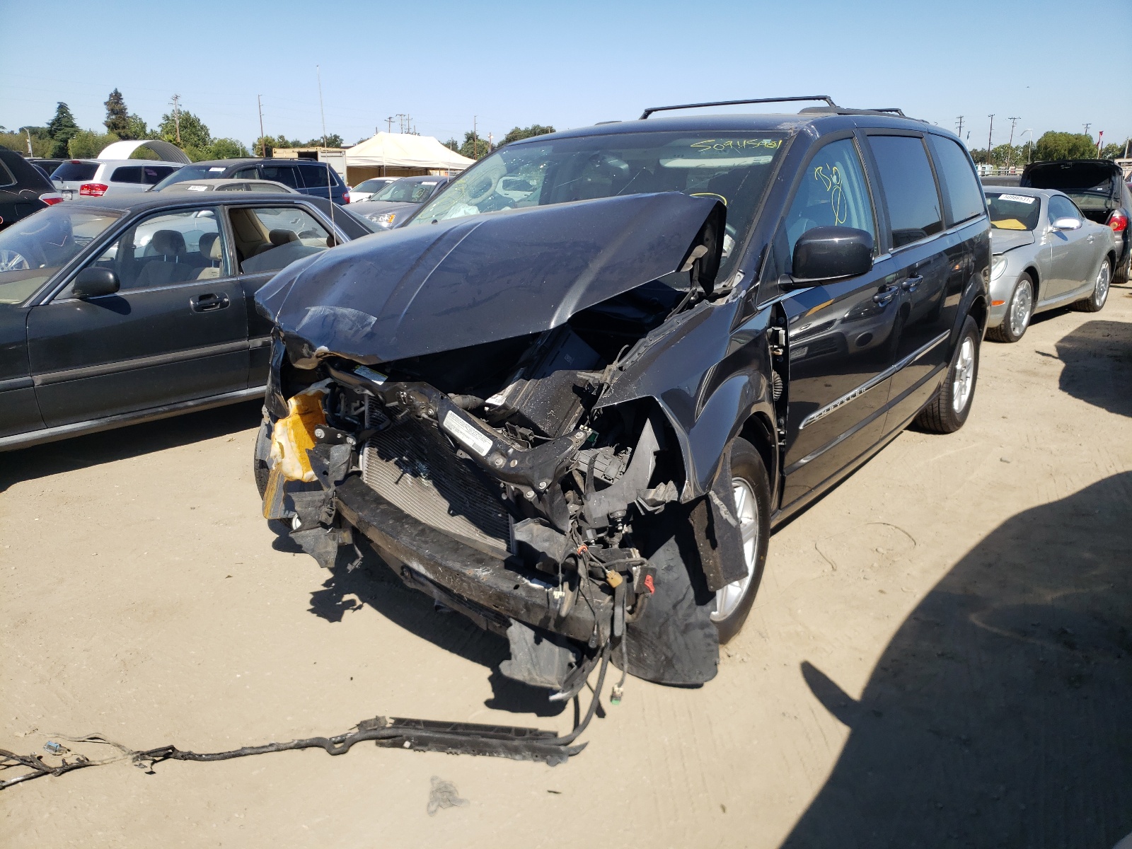 Photo 2 from auction – 2012 CHRYSLER TOWN & COU with VIN 2C4RC1BG4CR337909