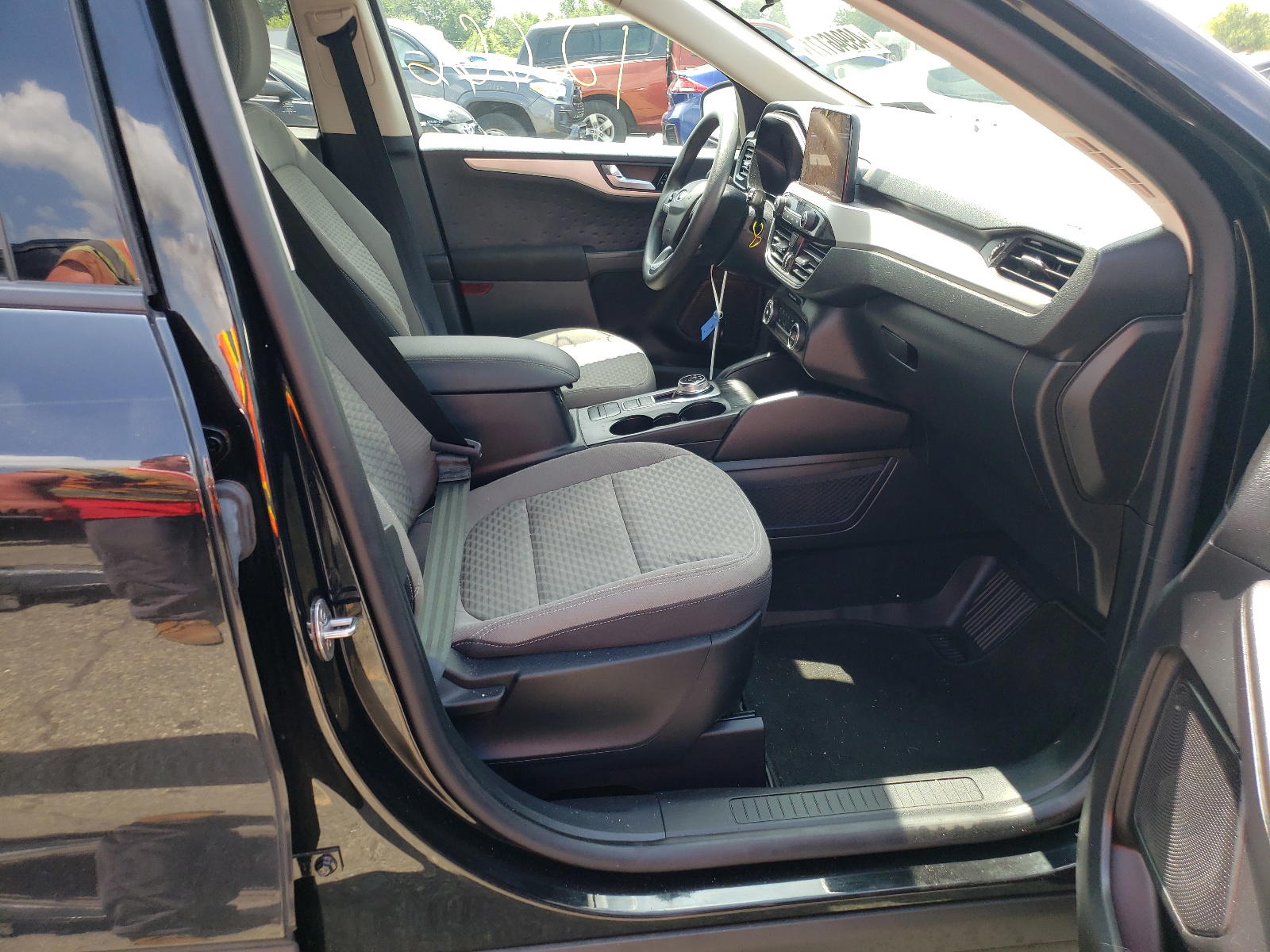 Photo 5 from auction – 2020 FORD ESCAPE SE with VIN 1FMCU9G68LUA91107