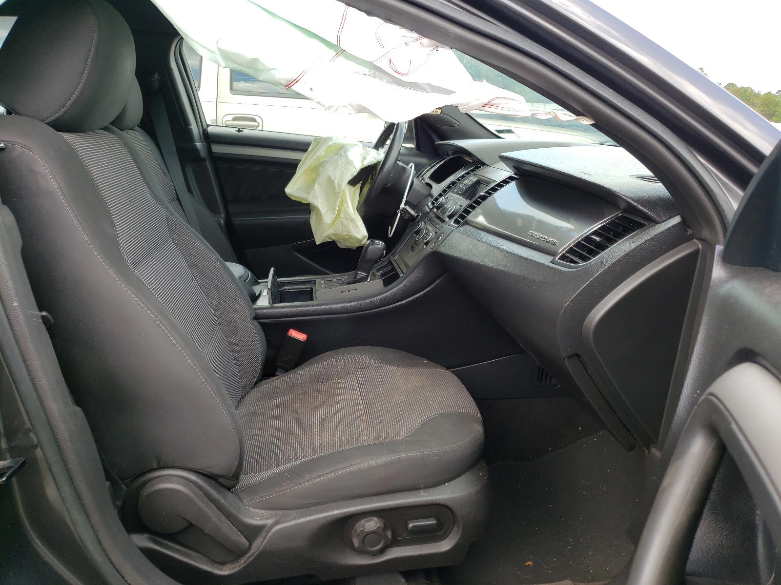 Photo 5 from auction – 2015 FORD TAURUS SEL with VIN 1FAHP2E83FG160890