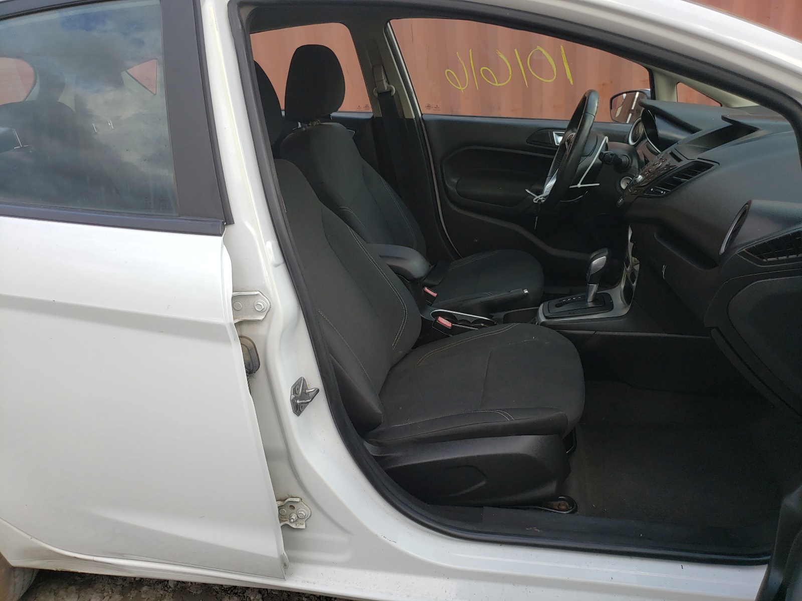 Photo 5 from auction – 2015 FORD FIESTA SE with VIN 3FADP4EJ6FM211298