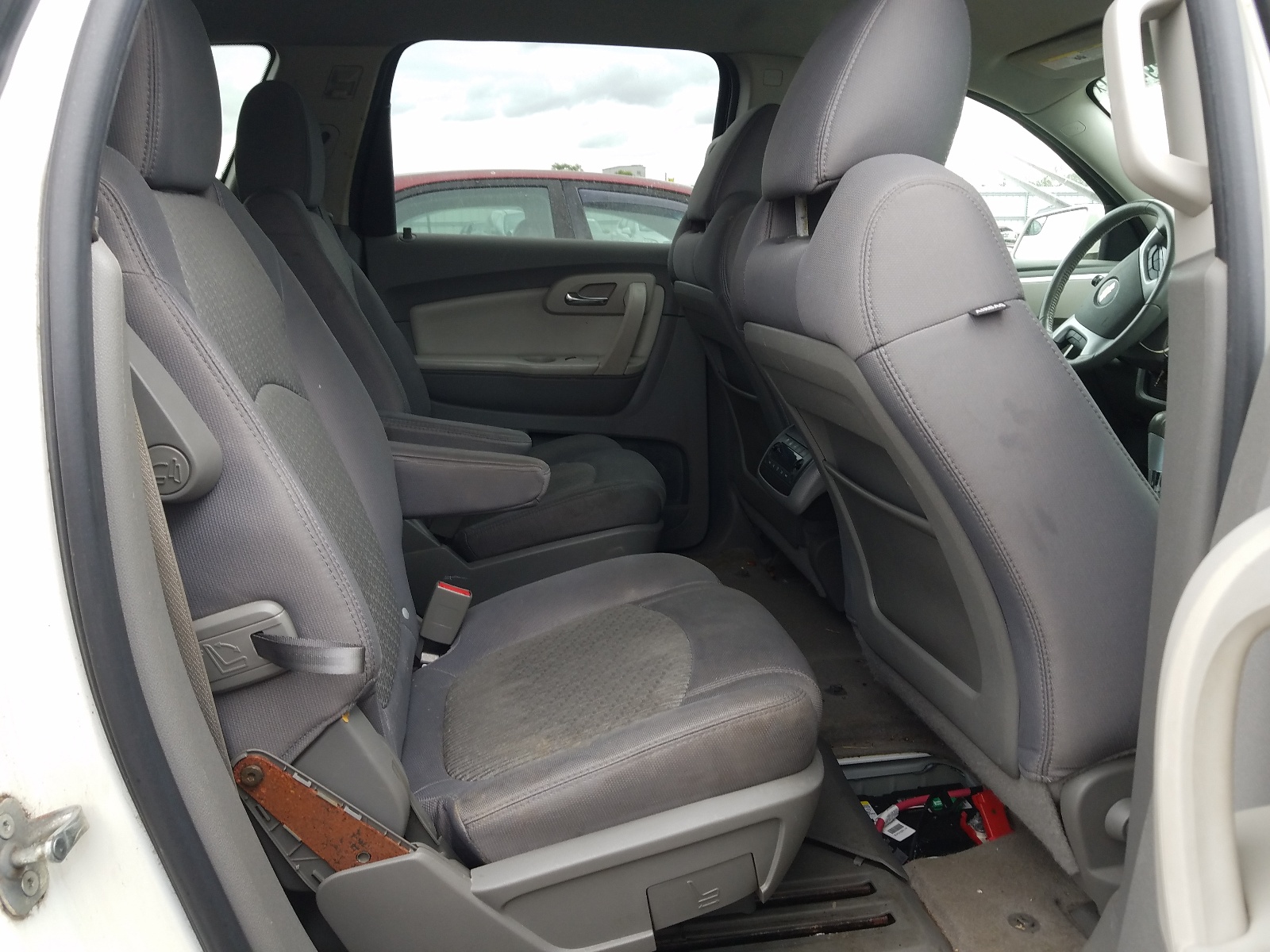 Photo 6 from auction – 2011 CHEVROLET TRAVERSE L with VIN 1GNKVJED1BJ308889
