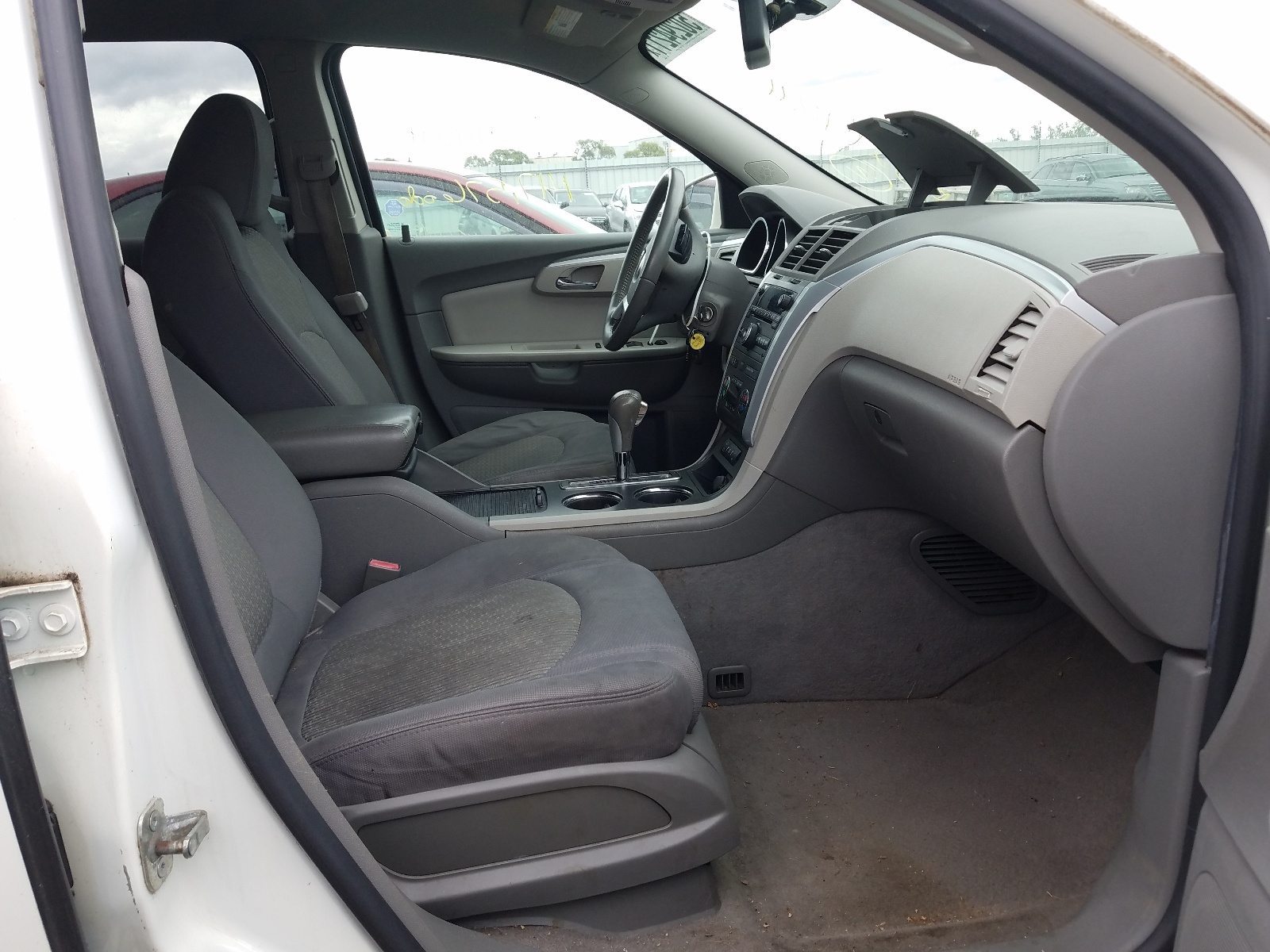 Photo 5 from auction – 2011 CHEVROLET TRAVERSE L with VIN 1GNKVJED1BJ308889