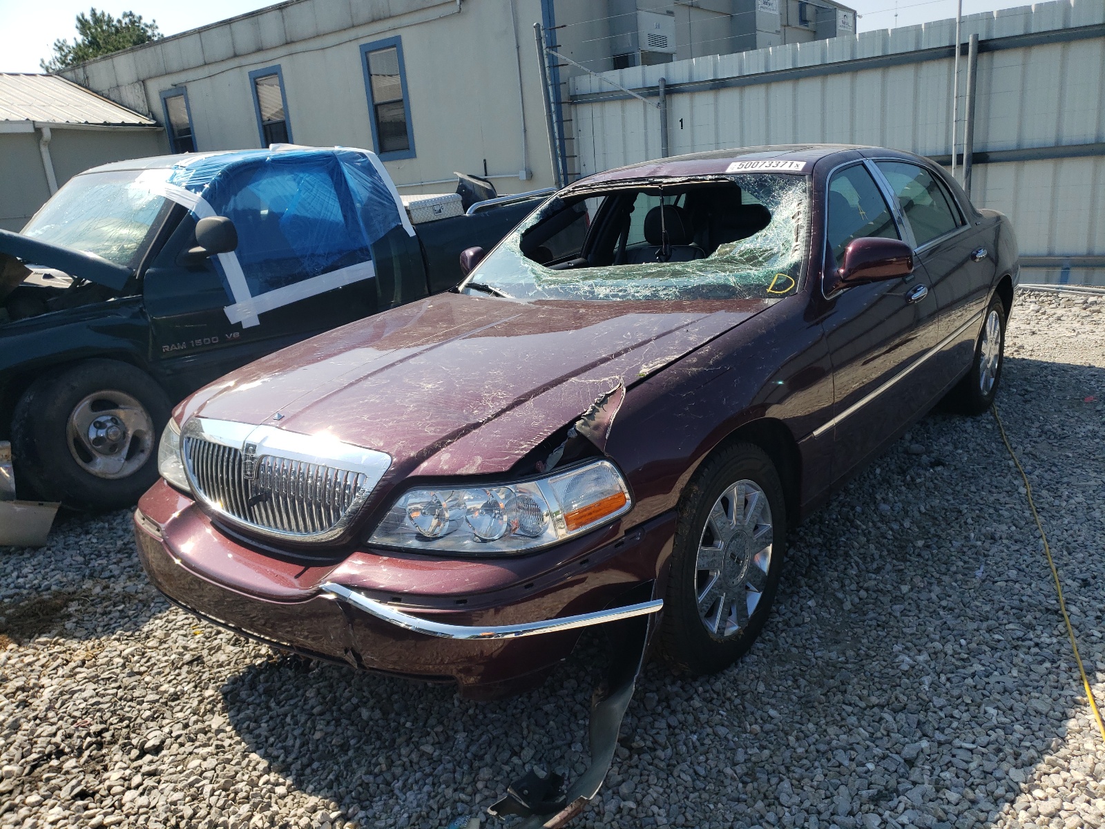Photo 2 from auction – 2007 LINCOLN TOWN CAR D with VIN 1LNHM83V97Y620348