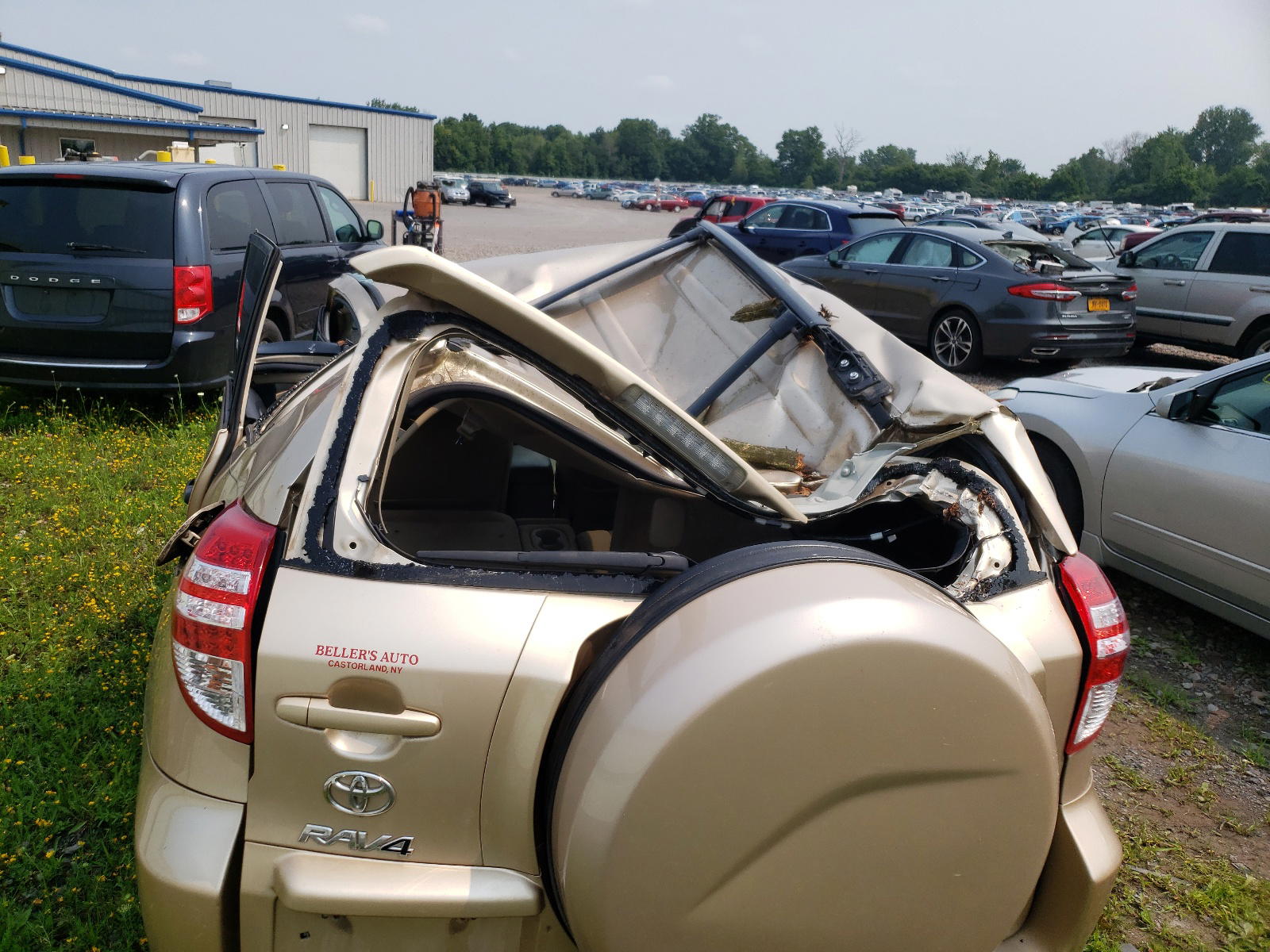 Photo 9 from auction – 2011 TOYOTA RAV4 with VIN 2T3BF4DV6BW126429
