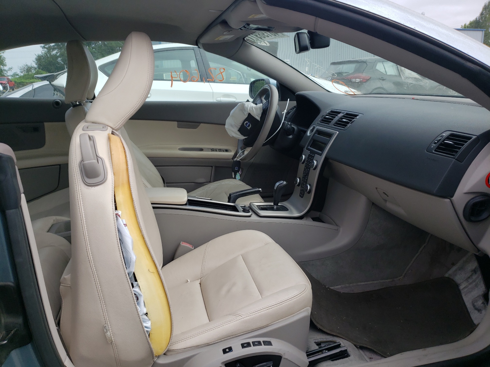 Photo 5 from auction – 2010 VOLVO C70 T5 with VIN YV1672MC4AJ093911