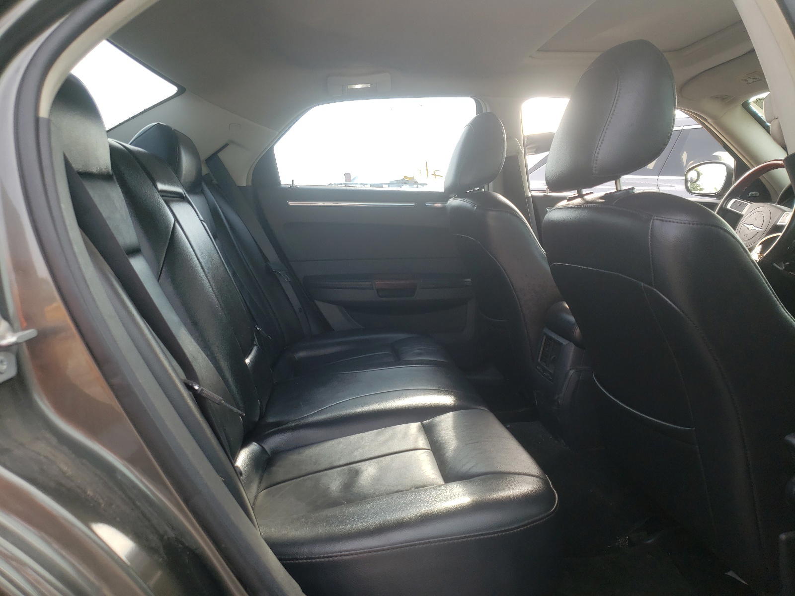 Photo 6 from auction – 2010 CHRYSLER 300 LIMITE with VIN 2C3CA3CV1AH126517