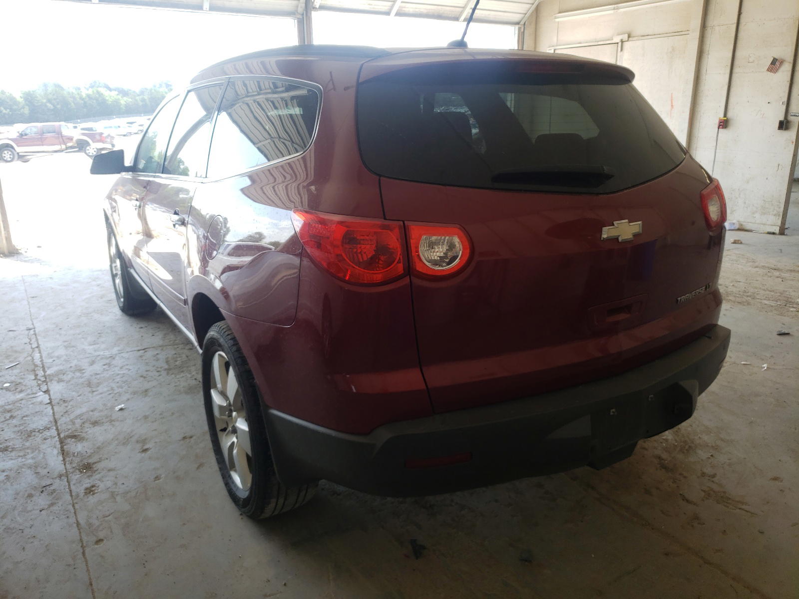 Photo 3 from auction – 2011 CHEVROLET TRAVERSE L with VIN 1GNKRGED1BJ102365