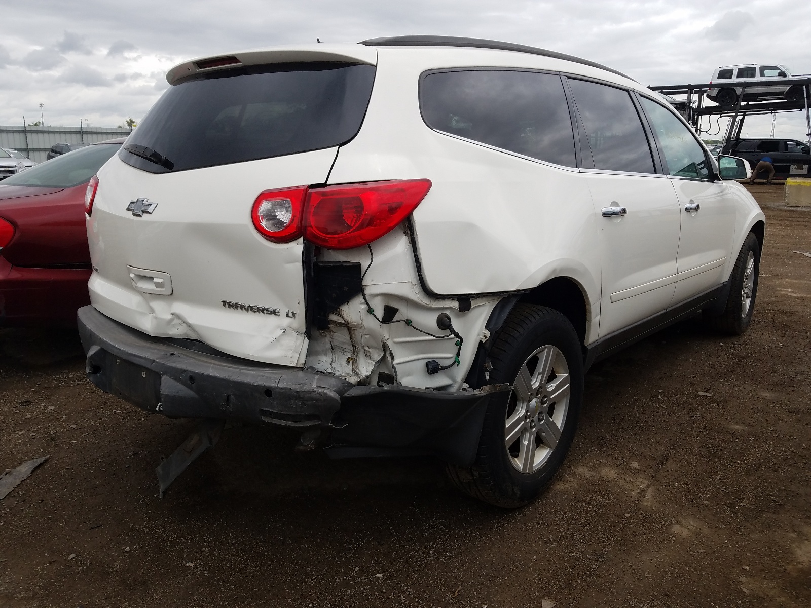 Photo 4 from auction – 2011 CHEVROLET TRAVERSE L with VIN 1GNKVJED1BJ308889