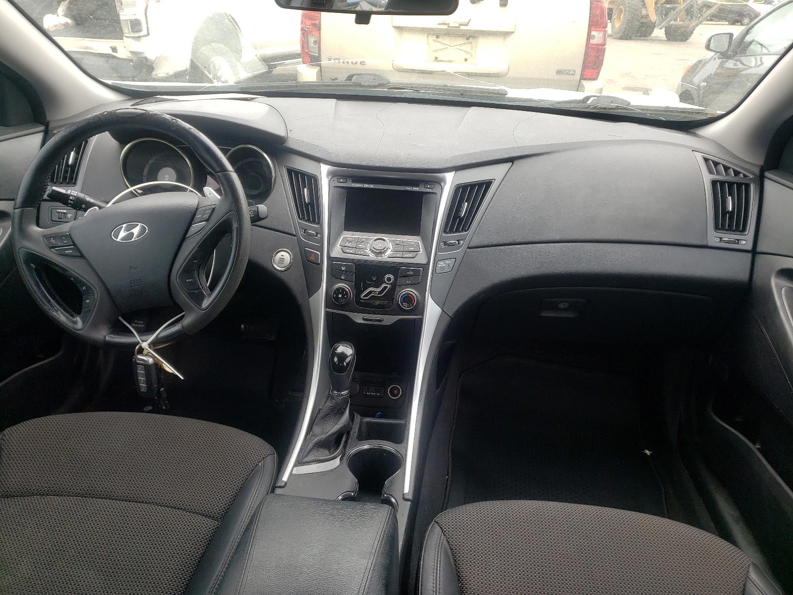 Photo 9 from auction – 2011 HYUNDAI SONATA SE with VIN 5NPEC4AC4BH147490