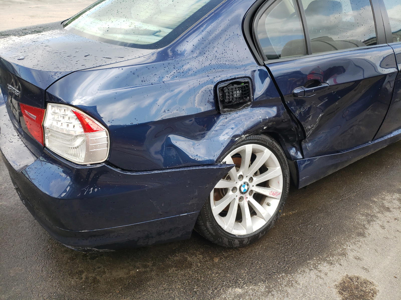 Photo 9 from auction – 2011 BMW 328 I with VIN WBAPH7C55BE675532