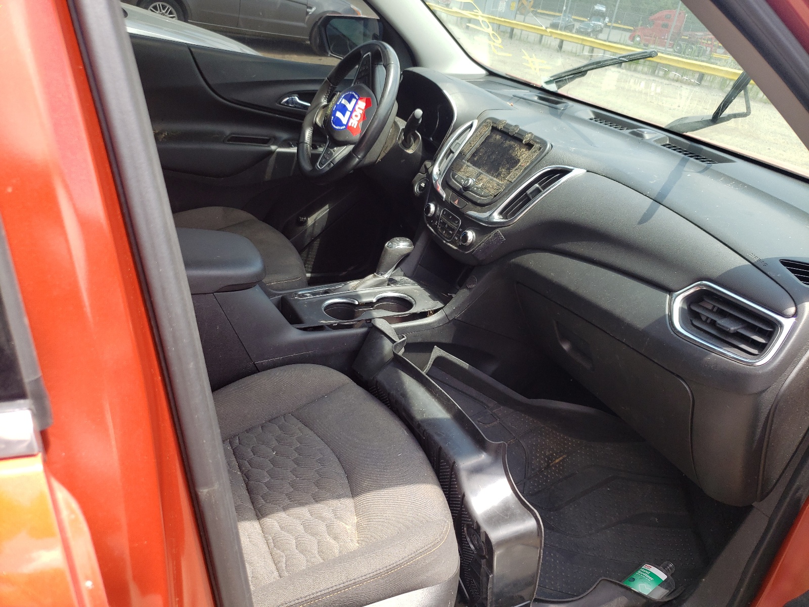 Photo 5 from auction – 2020 CHEVROLET EQUINOX LT with VIN 2GNAXJEV6L6165709