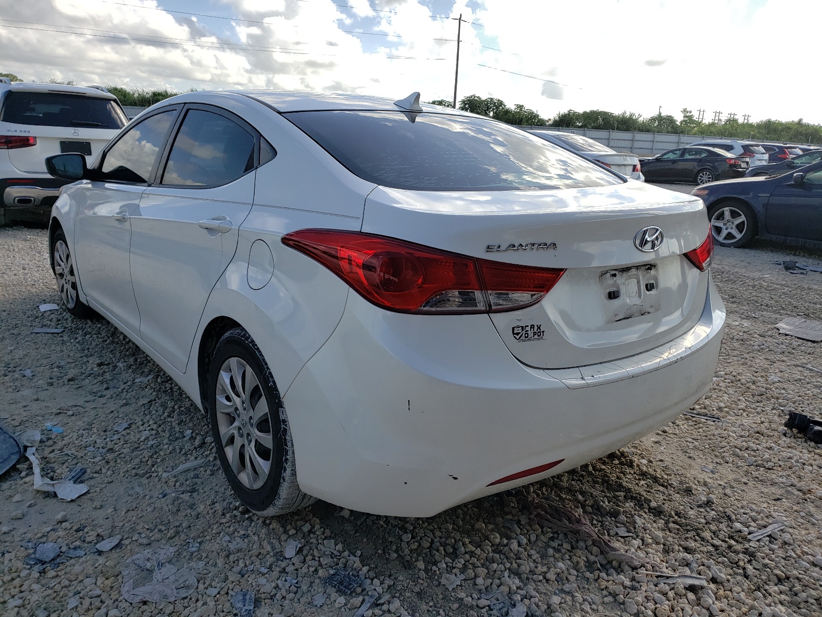 Photo 3 from auction – 2012 HYUNDAI ELANTRA GL with VIN 5NPDH4AE3CH091154