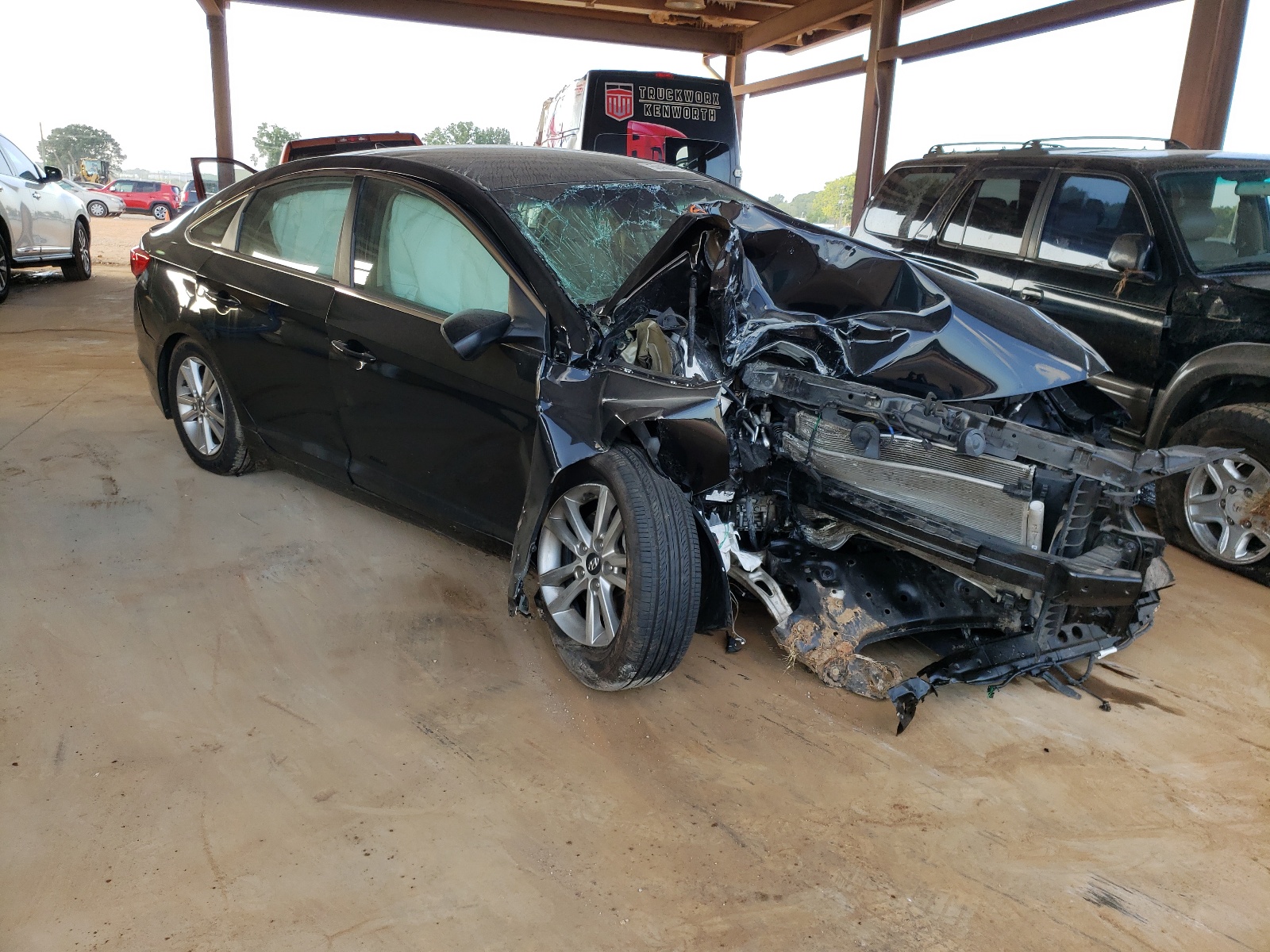 Photo 1 from auction – 2017 HYUNDAI SONATA SE with VIN 5NPE24AF2HH582322