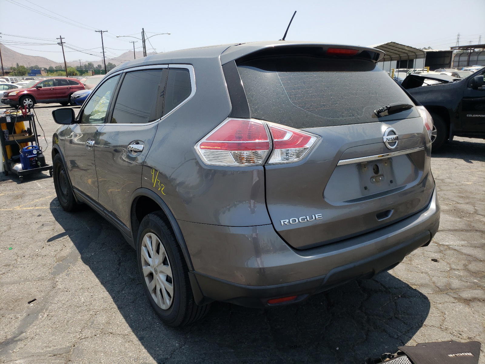 Photo 3 from auction – 2015 NISSAN ROGUE S with VIN KNMAT2MT8FP517817