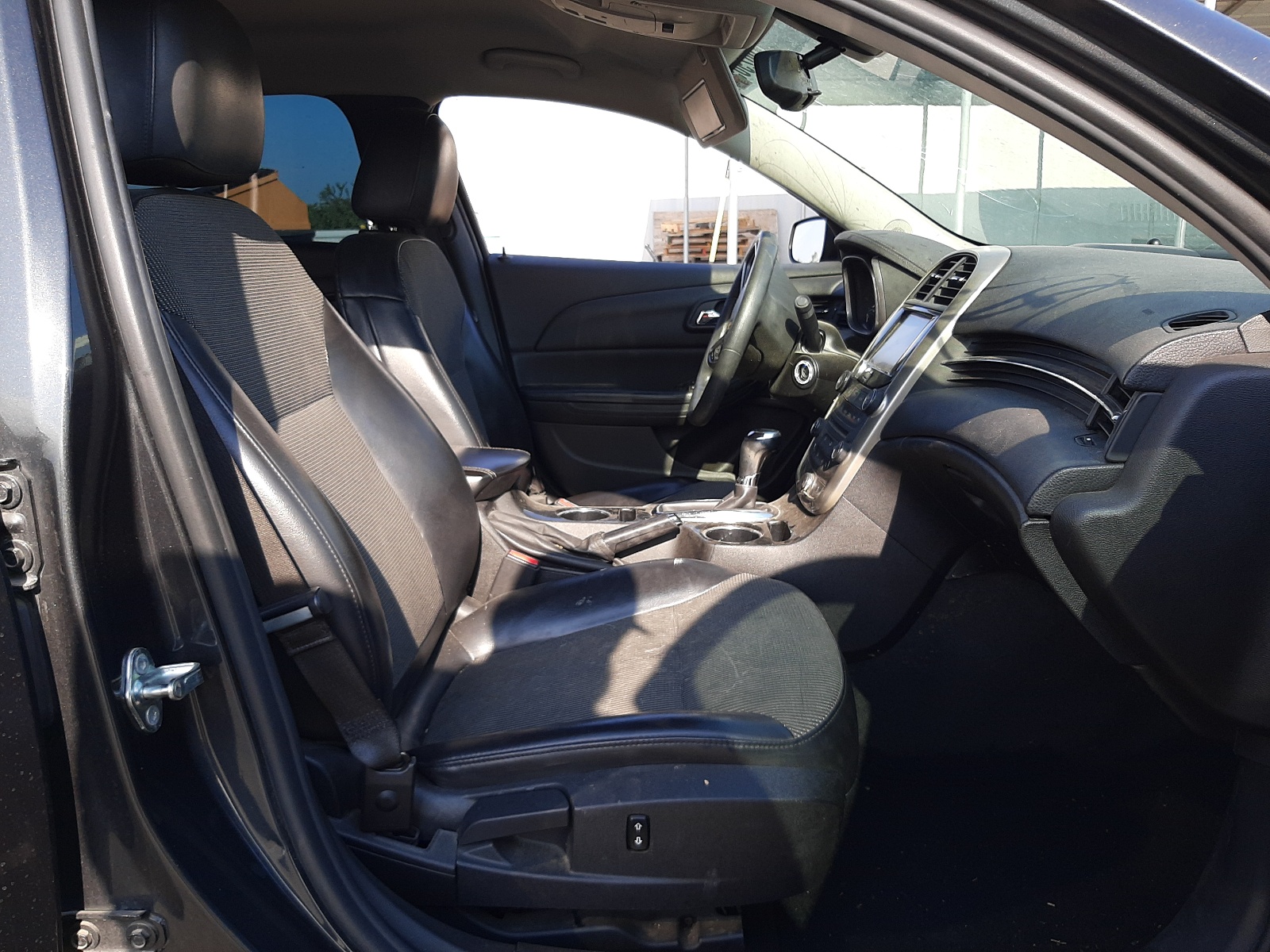 Photo 5 from auction – 2016 CHEVROLET MALIBU LIM with VIN 1G11C5SA8GU162386