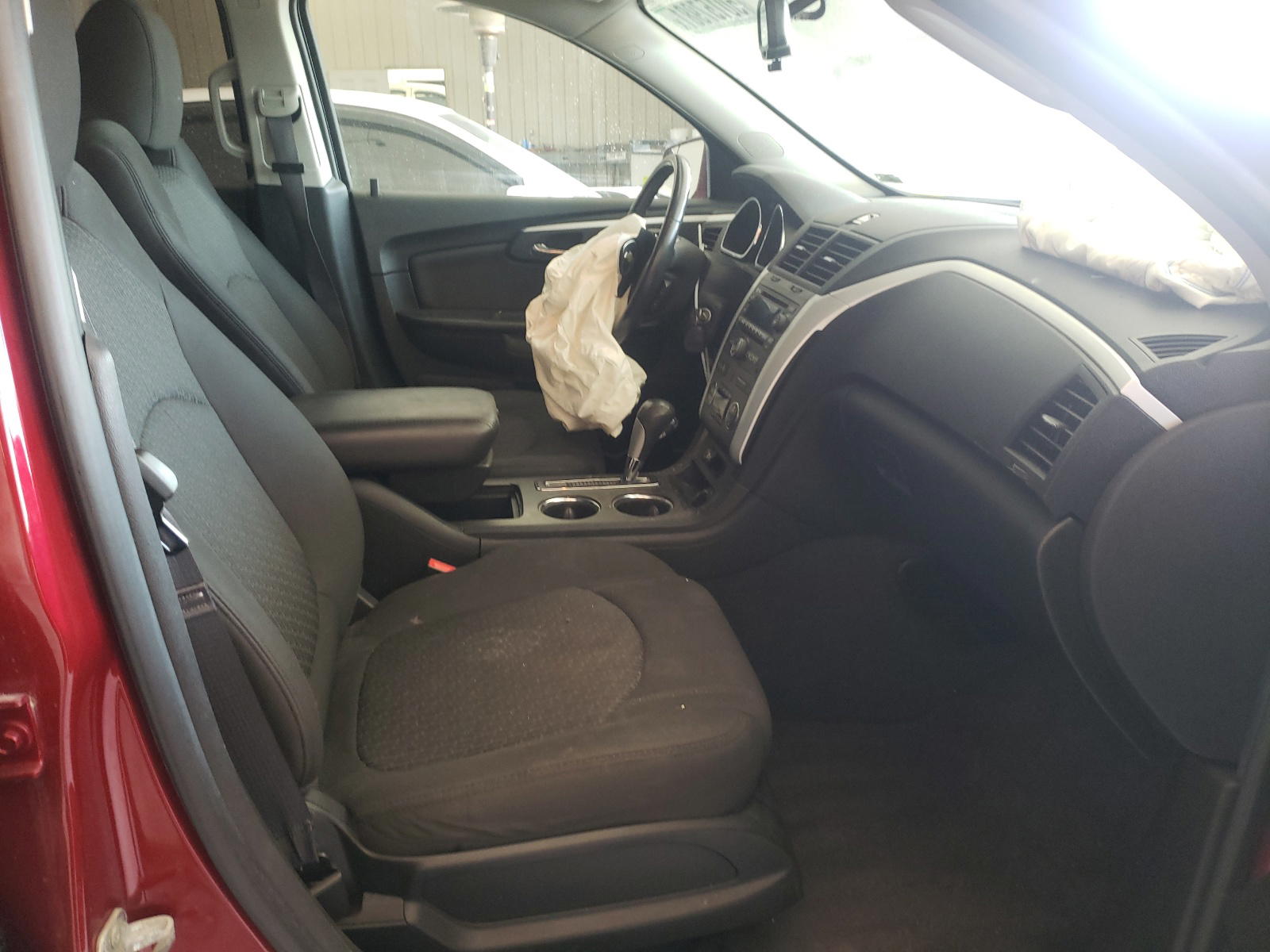 Photo 5 from auction – 2011 CHEVROLET TRAVERSE L with VIN 1GNKRGED1BJ102365