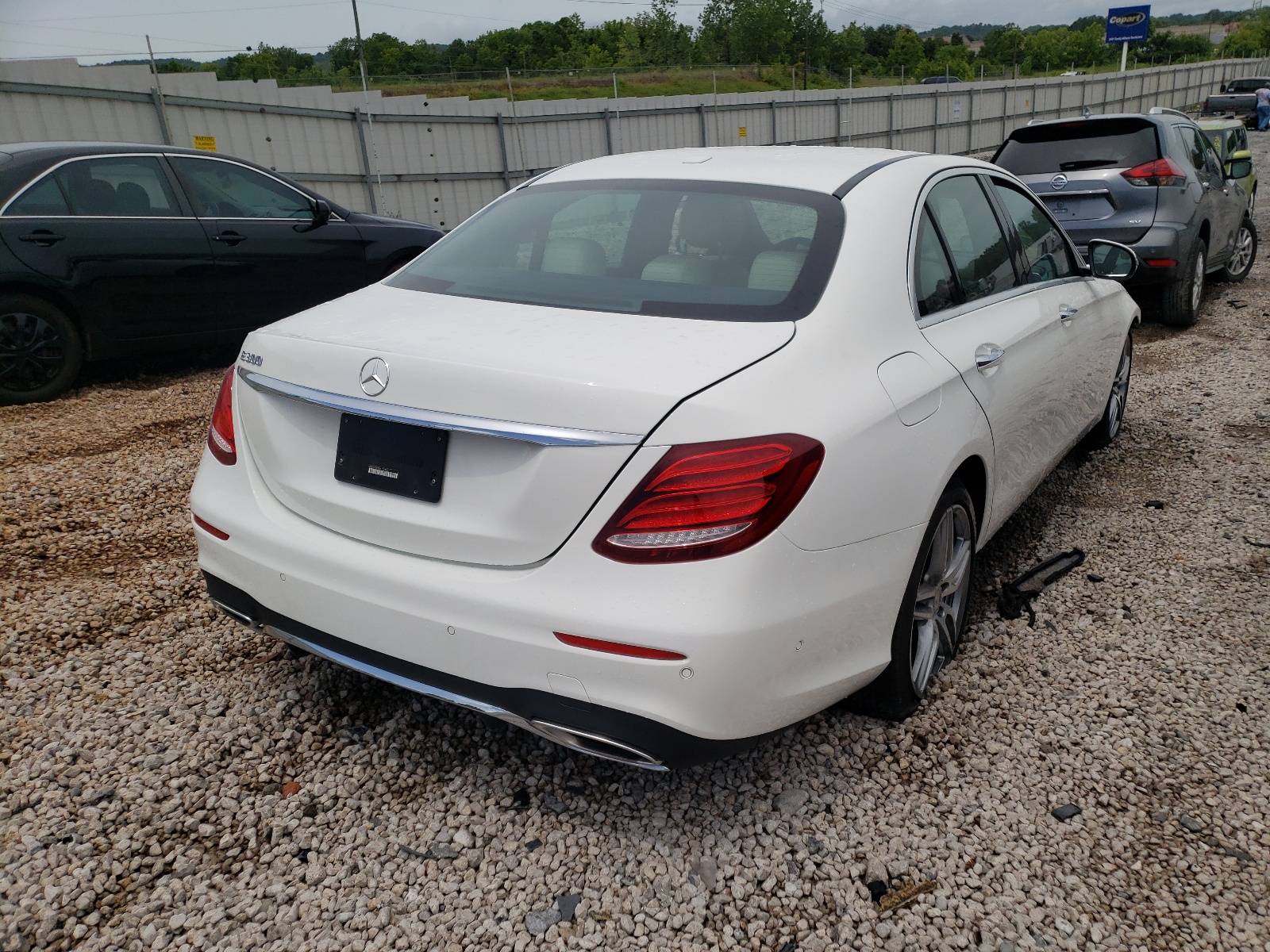 Photo 4 from auction – 2017 MERCEDES-BENZ E 300 with VIN WDDZF4JB5HA172453