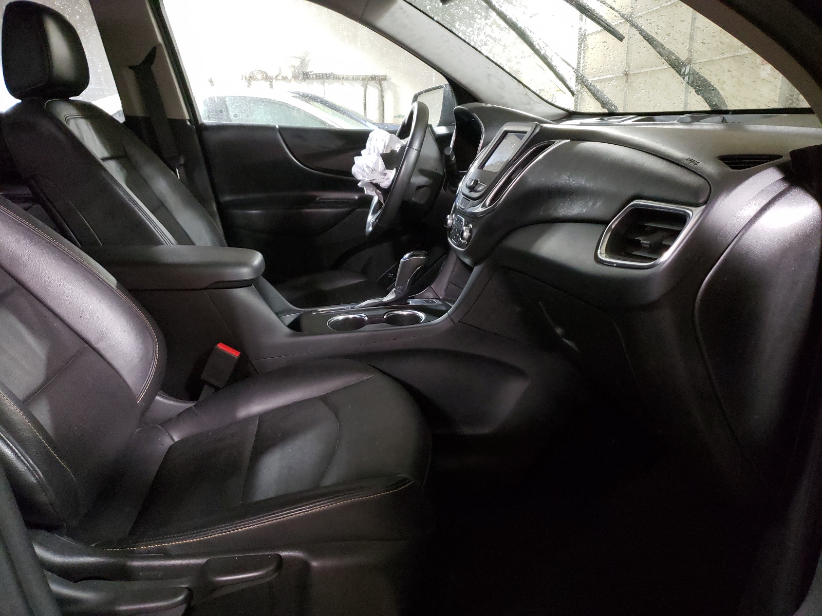 Photo 5 from auction – 2020 CHEVROLET EQUINOX LT with VIN 2GNAXUEV2L6140064