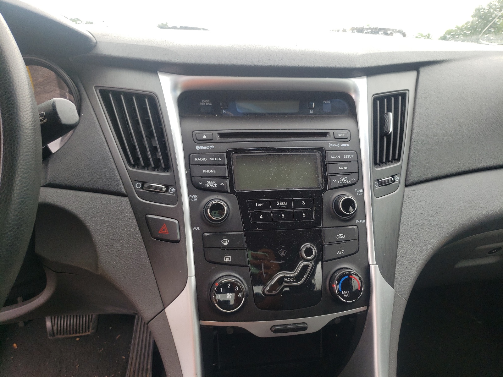 Photo 9 from auction – 2013 HYUNDAI SONATA GLS with VIN 5NPEB4AC3DH749383