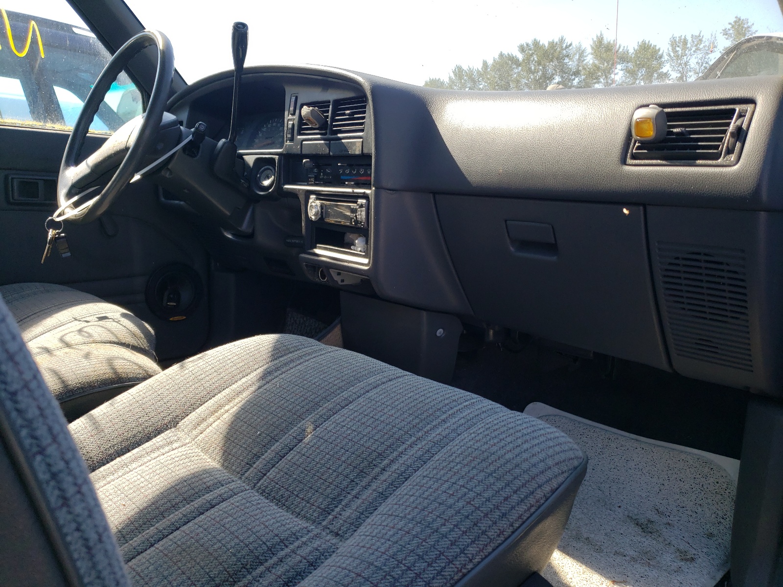 Photo 9 from auction – 1990 TOYOTA PICKUP 1/2 with VIN JT4VN93D2L5016346